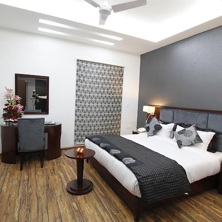 Hotel Prem Plaza Karnāl Dış mekan fotoğraf
