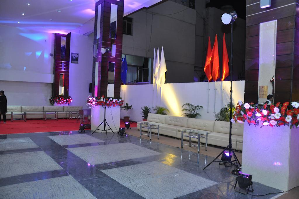Hotel Prem Plaza Karnāl Dış mekan fotoğraf