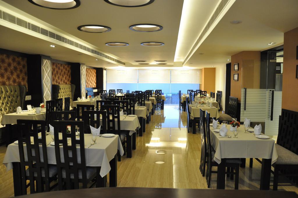 Hotel Prem Plaza Karnāl Dış mekan fotoğraf