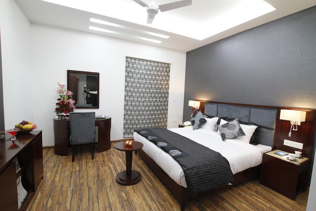 Hotel Prem Plaza Karnāl Dış mekan fotoğraf