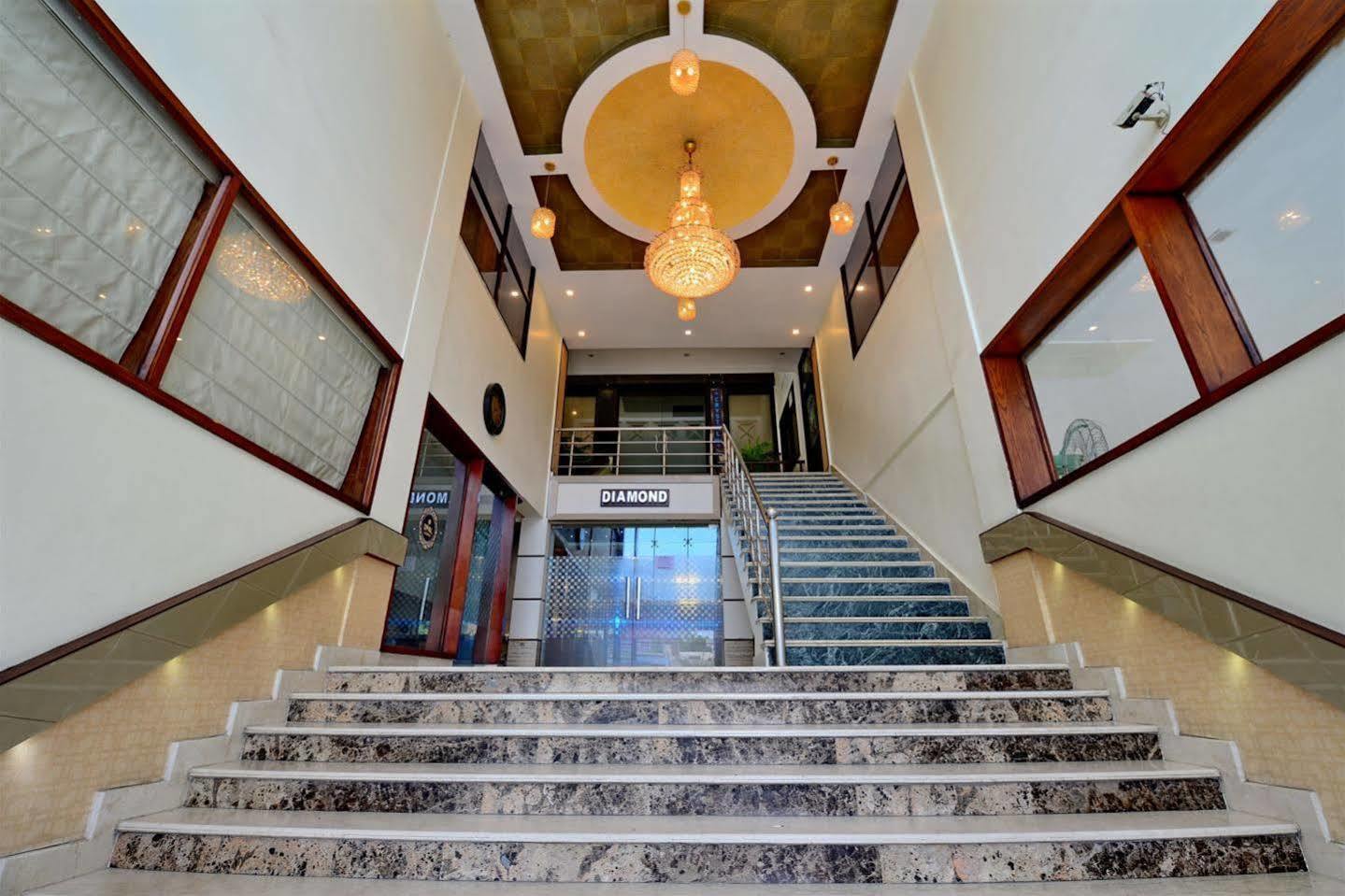 Hotel Prem Plaza Karnāl Dış mekan fotoğraf