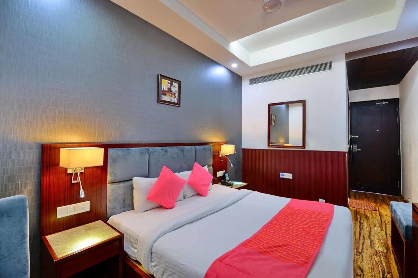 Hotel Prem Plaza Karnāl Dış mekan fotoğraf