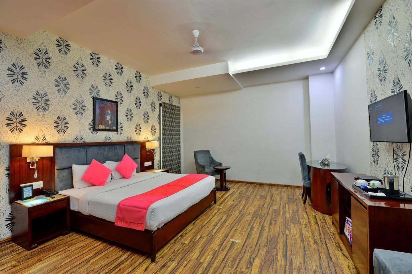 Hotel Prem Plaza Karnāl Dış mekan fotoğraf