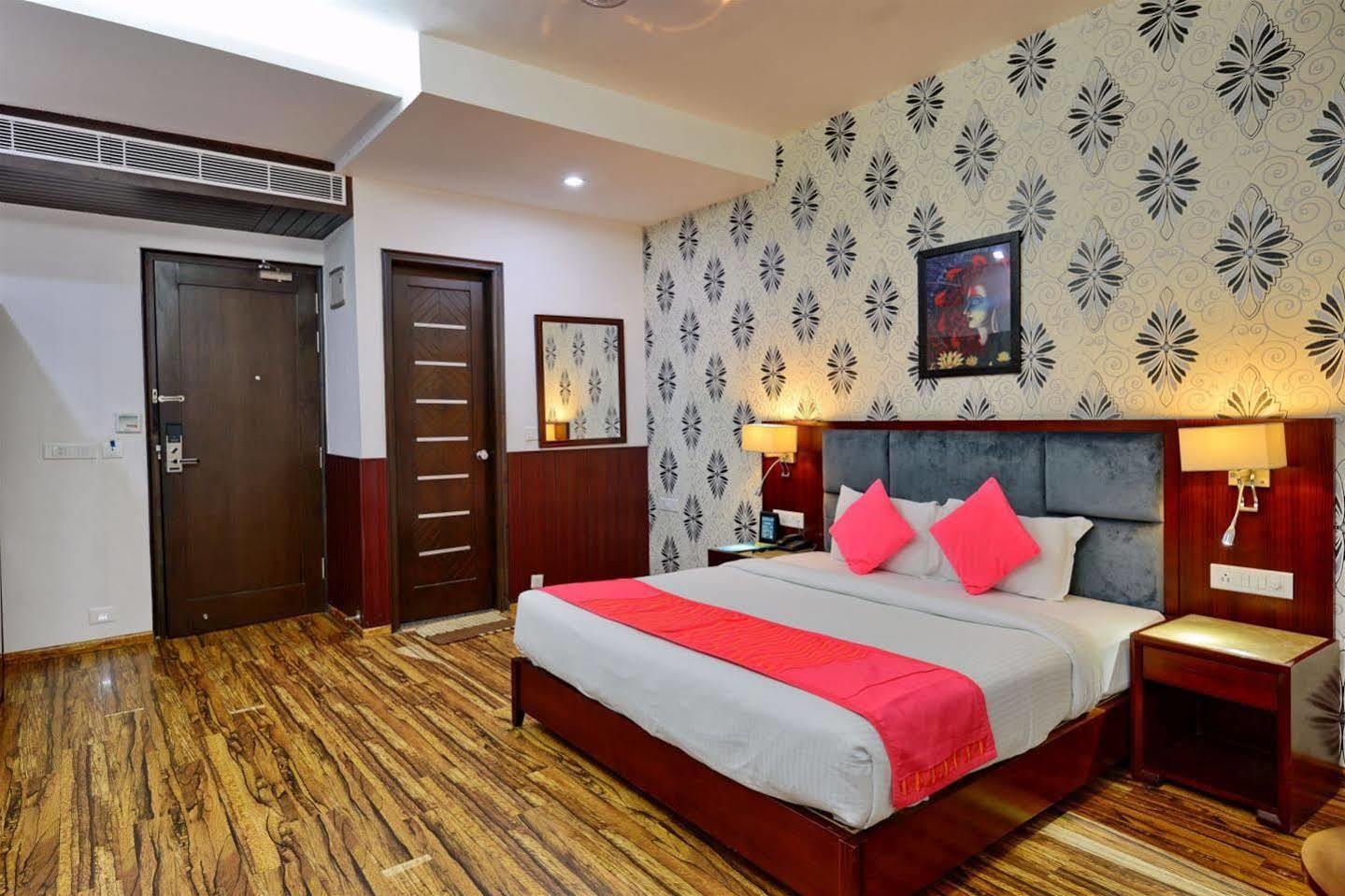 Hotel Prem Plaza Karnāl Dış mekan fotoğraf