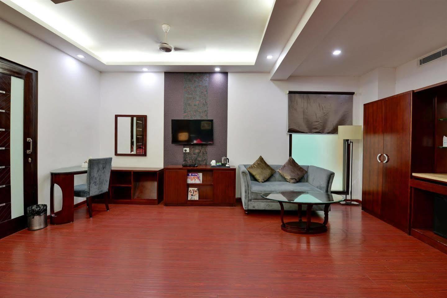 Hotel Prem Plaza Karnāl Dış mekan fotoğraf