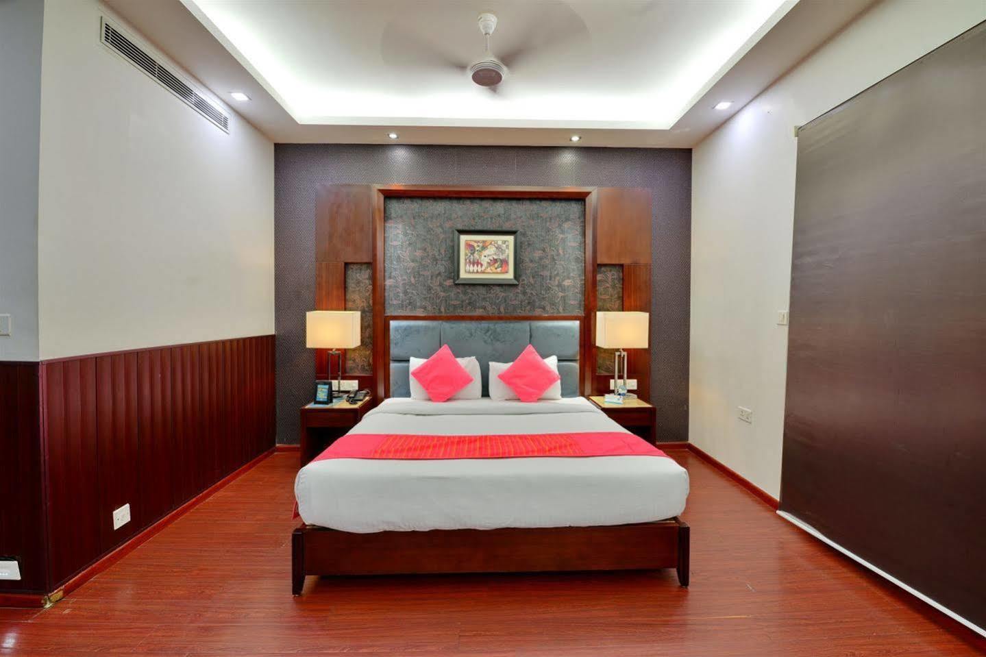 Hotel Prem Plaza Karnāl Dış mekan fotoğraf