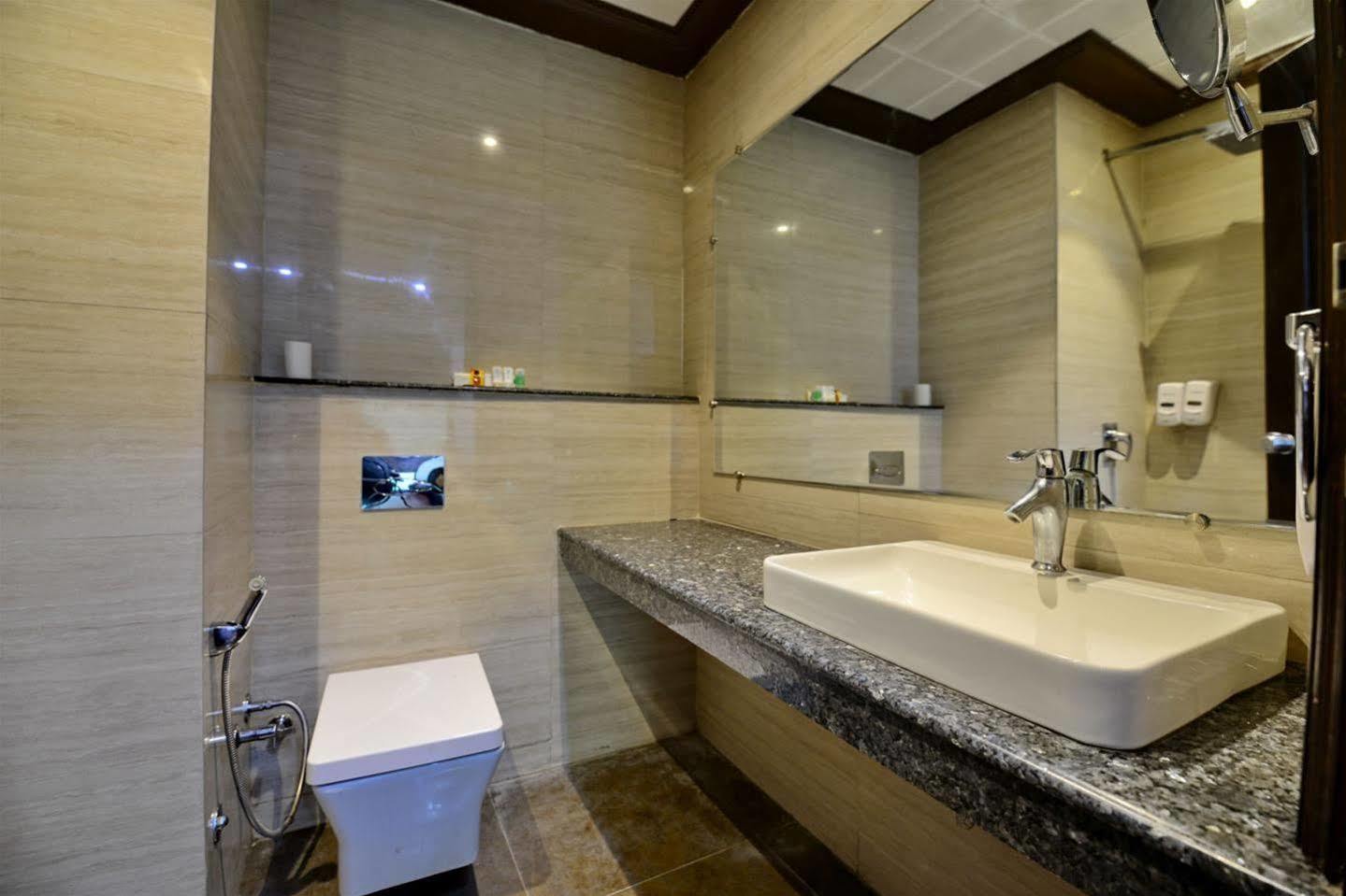 Hotel Prem Plaza Karnāl Dış mekan fotoğraf